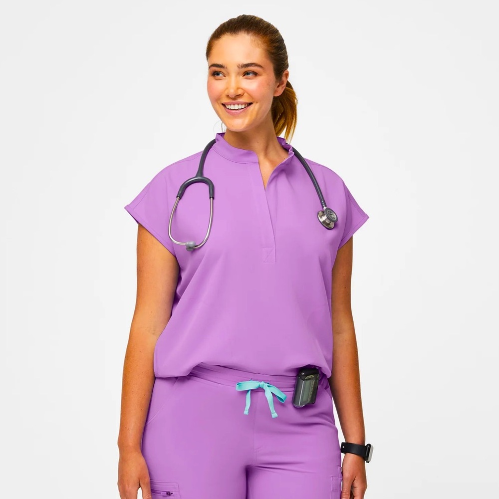 FIGS lilac dawn Scrub top medium